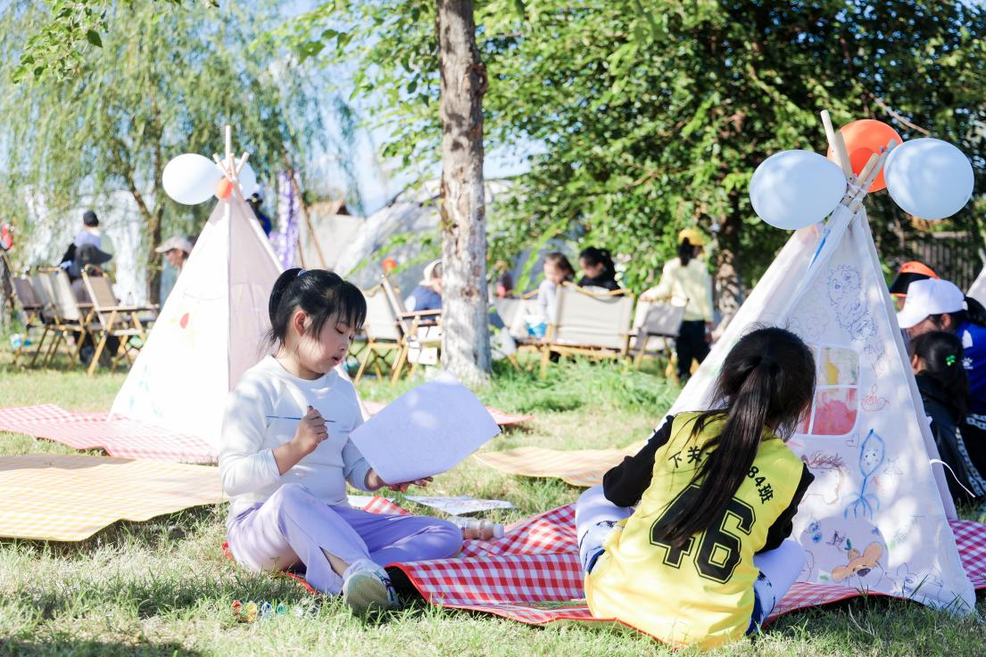 营“城市森林会客厅”喊你解锁秋日趣玩新姿势AG真人旗舰厅10分钟从城市到森林!来广(图3) 营“城市森林会客厅”喊你解锁秋日趣玩新姿势AG真人旗舰厅10分钟从城市到森林!来广(图3)