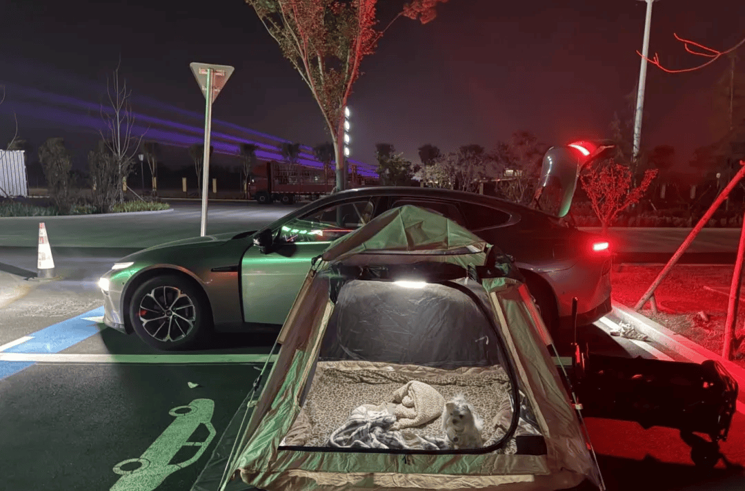 期间年轻人旅行掀起“帐篷过夜”热潮AG真人百家乐不住酒店住帐篷！国庆(图3)